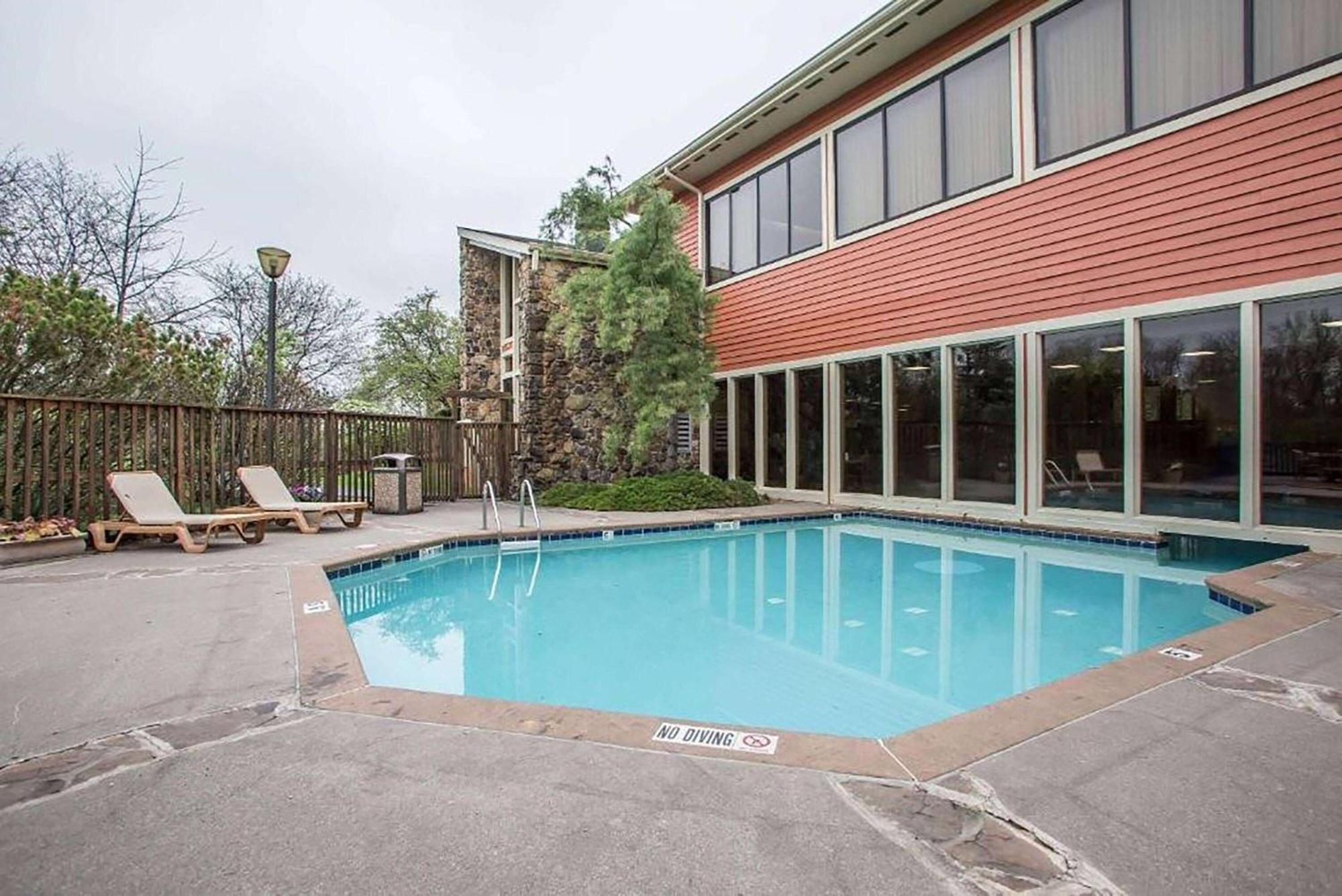 Howard Johnson By Wyndham